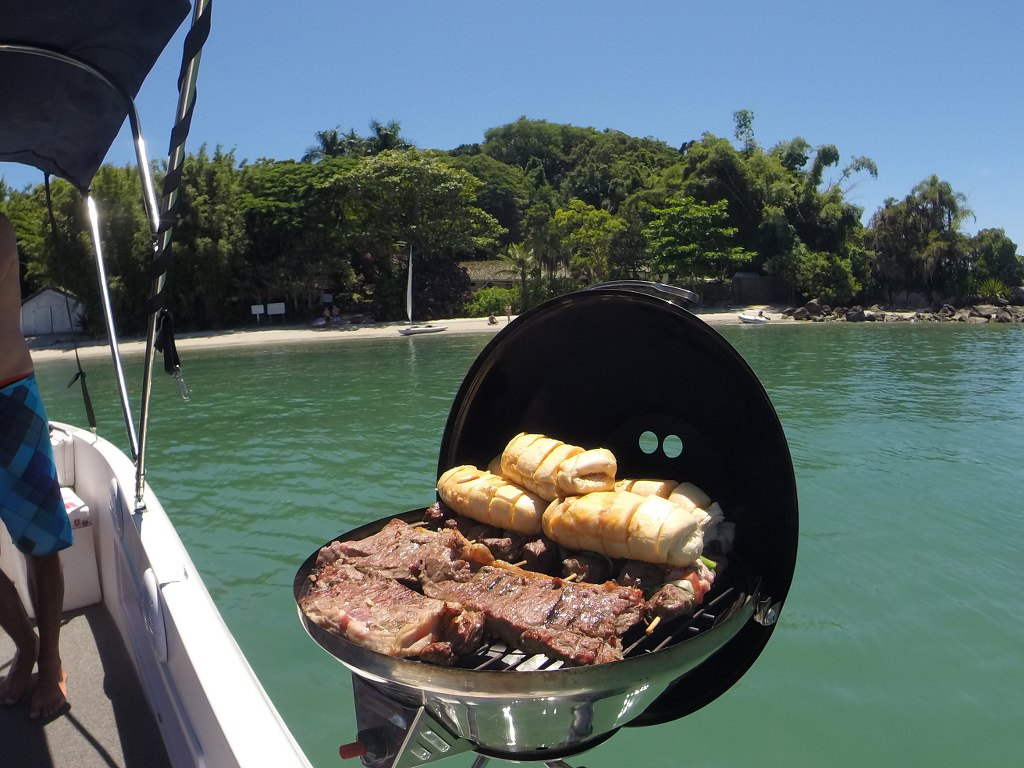 churrasco em lancha ilha do frances 1024x768 - Passeio de Lancha na ilha do Francês