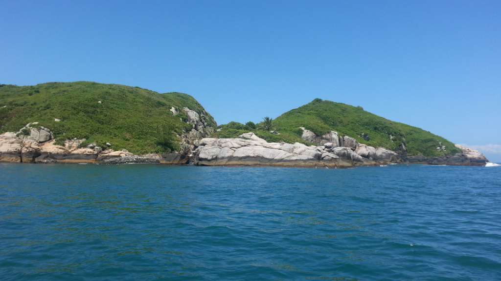 pescaria embarcada na Ilha Mata Fome na Praia dos Ingleses